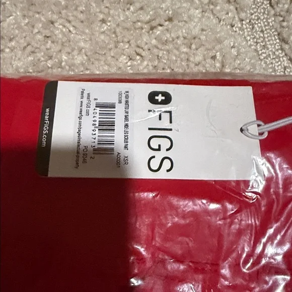 FIGS Scrub Set: Catarina Top/Isabel Wide Leg Pant LNY Pop Red - Picture 4 of 4